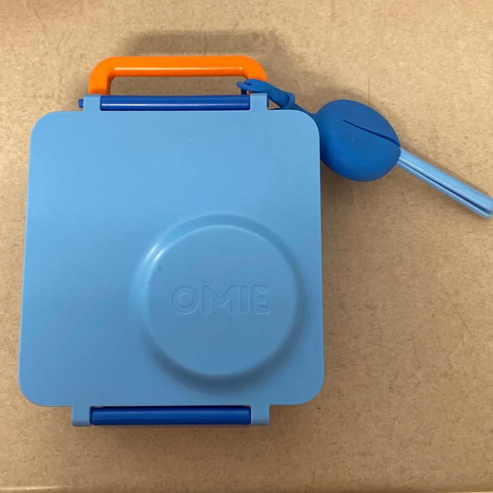 Omie lunchbox with thermal